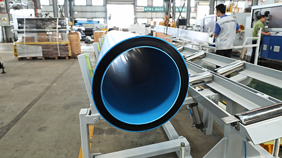 Vídeo | Línea de tuberías de coextrusión de 3 capas LSP 450 HDPE 