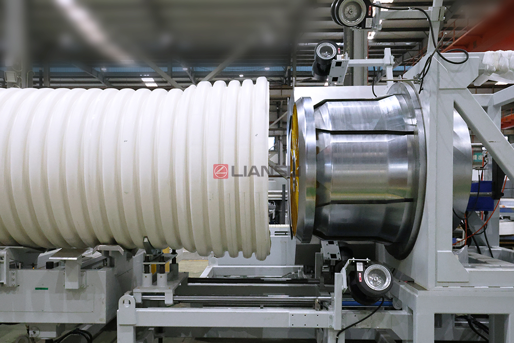 pvc socketing machine.jpg